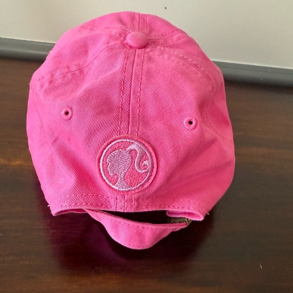 🎀 Barbie Bundle – Tote Bag, Hats, Towel, Purse & More! Pink Perfection 💖 - Picture 11 of 16